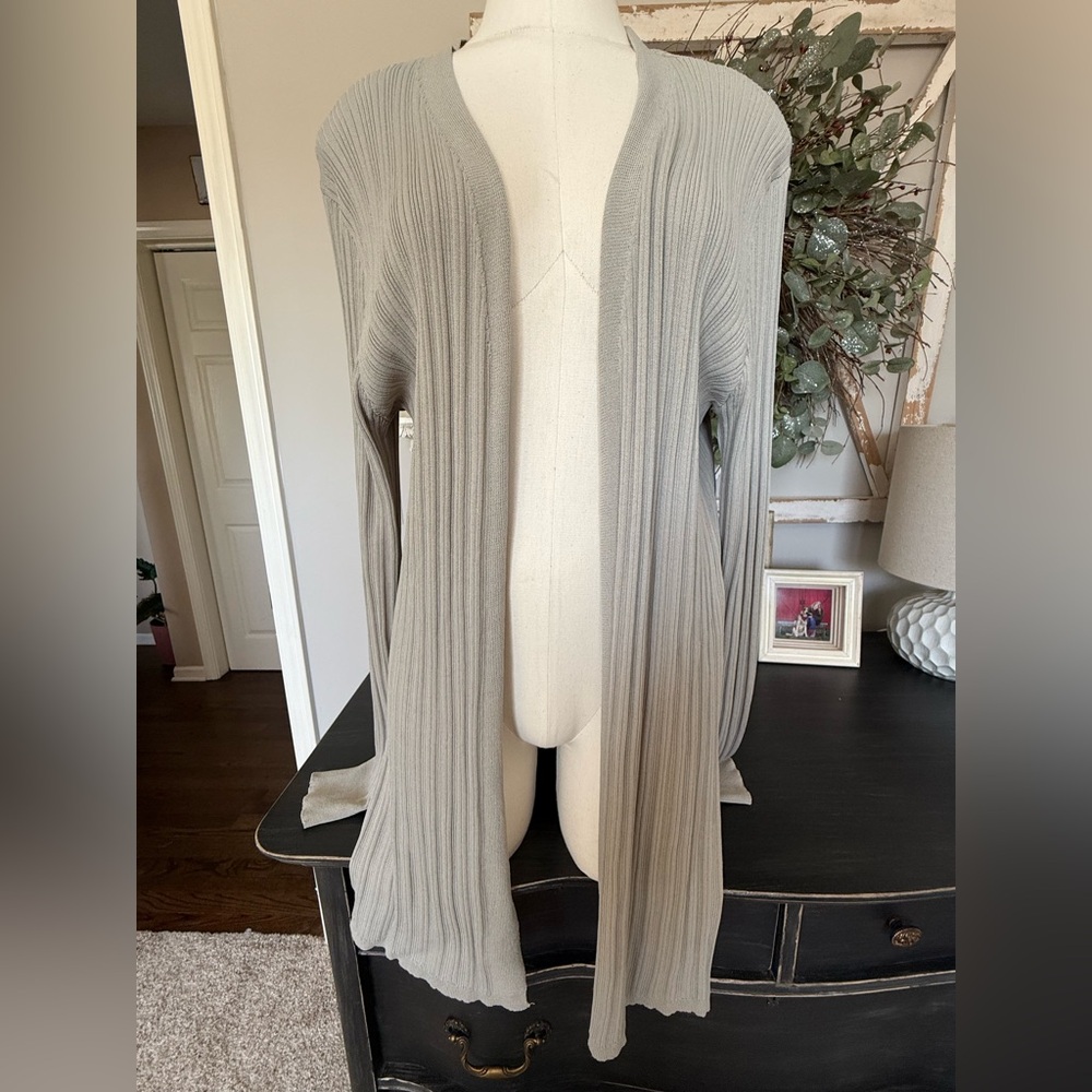 Elegant Gray Women's Sweater